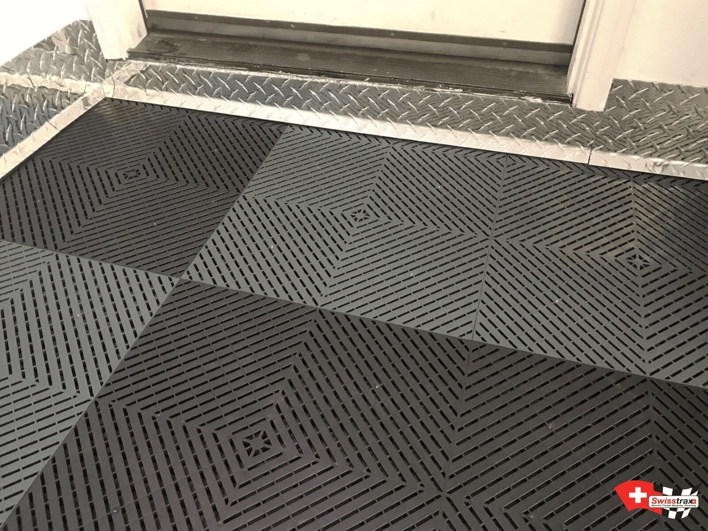Ribtrax Pro One Car Garage Floor Tile Mat (Jet Black / Racing Red)