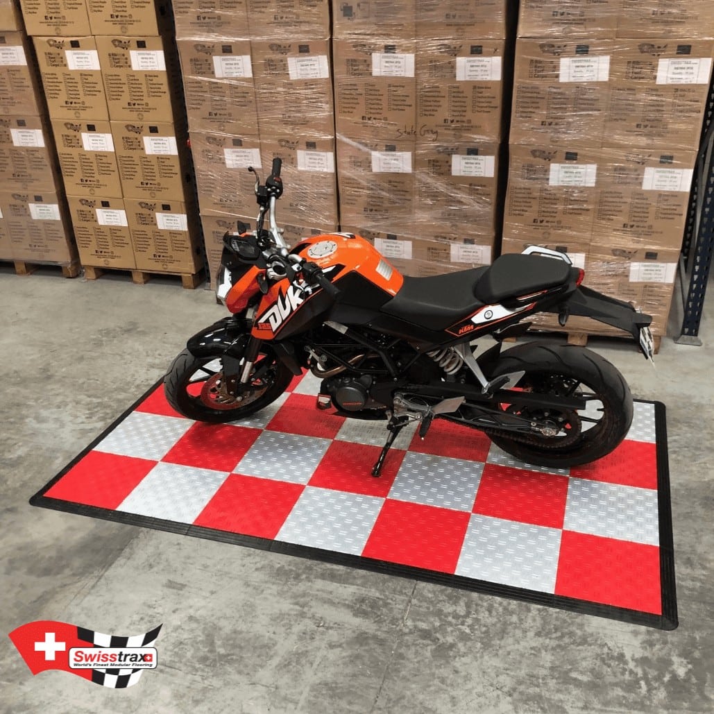 Dalles de sol pour garage moto - Swisstrax